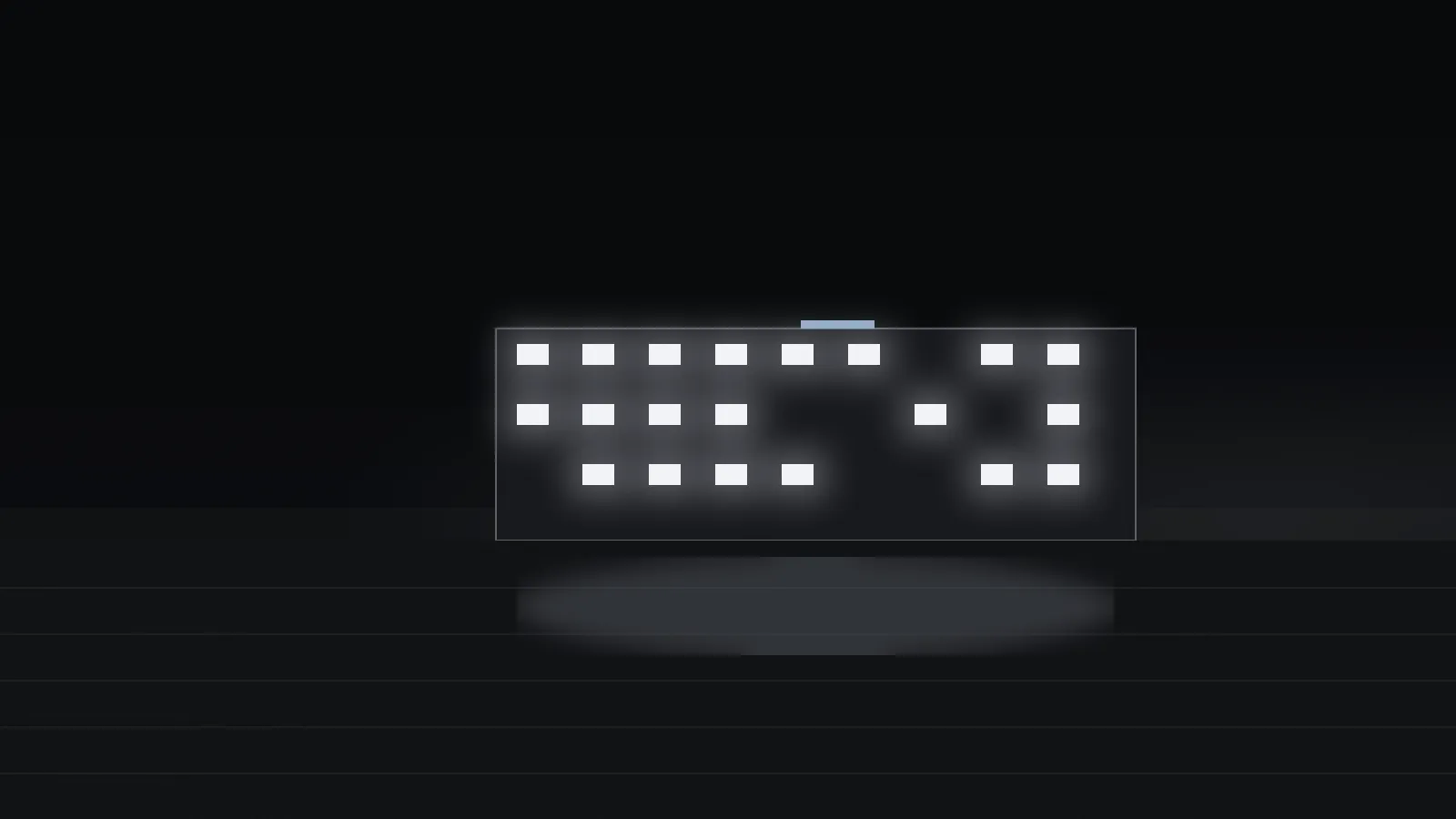 Ein flaches Gebäude bei Nacht, die Fenster grell beleuchtet – Motiv zu „Das helle Haus“